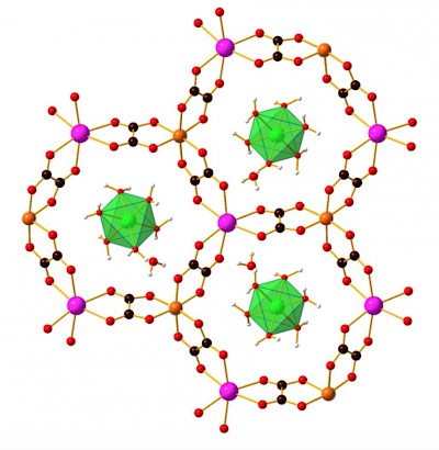 Immagine 3 - Un frammento della struttura cristallina del minerale naturale zhemchuzhnikovite. Credit: Luzia Germann, gruppo di ricerca Dinnebier, MPI Stuttgart and Igor Huskić, gruppo di ricerca Friščić, McGill University