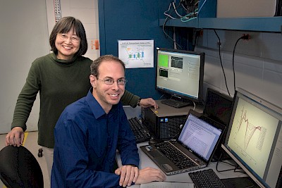 Etsuko Fujita e Gerald Manbeck della divisione di chimica del Brookhaven Lab. Credits: Brookhaven laboratory